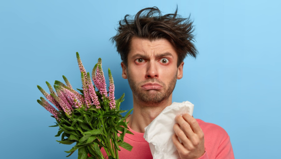 10 MODI NATURALI PER AFFRONTARE LE ALLERGIE PRIMAVERILI: CONSIGLI DALLA FARMACIA
