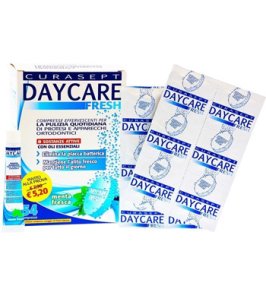 CURASEPT DAYCARE FRESH DETERGENTE PER PROTESI DENTARIA 54 COMPRESSE EFFERVESCENTI + PASTA ADESIVA OMAGGIO